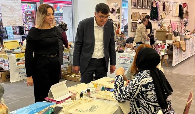 Kütahya'da yöresel ürünler ve el sanatları tanıtıldı