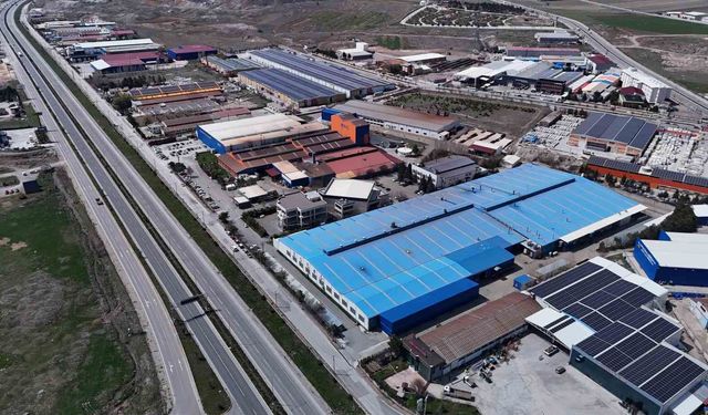 Leylekler yuvaya döndü, fabrikada üretime ara verildi