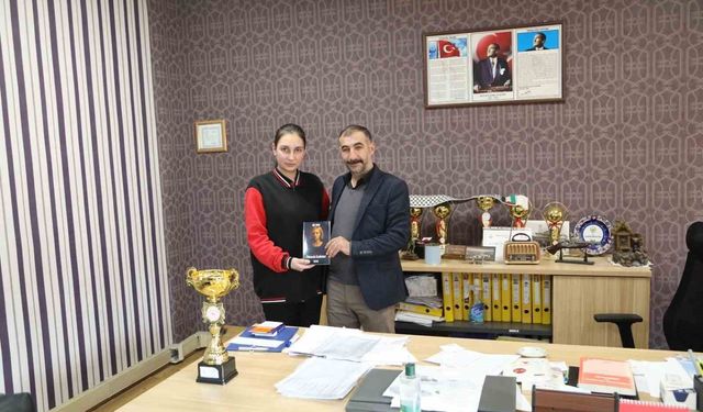 Lise öğrencisi kadın ölümlerini romanlaştırdı