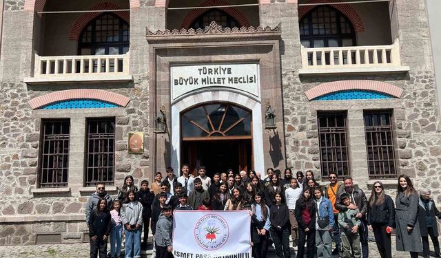 Mahmudiyeli öğrenciler 'Kucak Dolusu Hayaller' projesiyle ilk kez Ankara'ya gitti