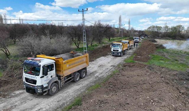 Malatya Büyükşehir Belediyesi Akçadağ'da grup yolunu yeniliyor