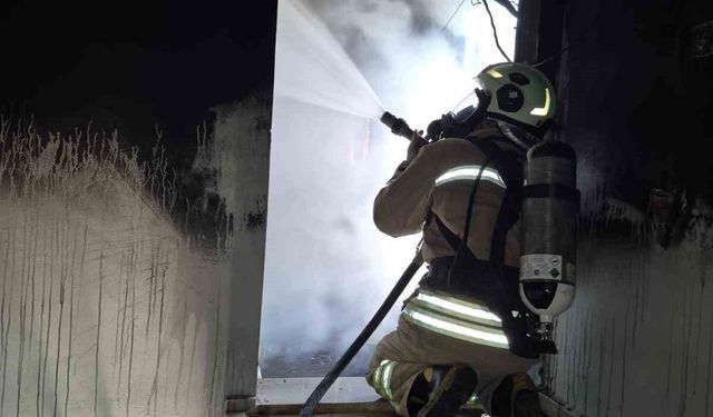 Mardin'de müstakil evin damındaki kulübede çıkan yangın söndürüldü