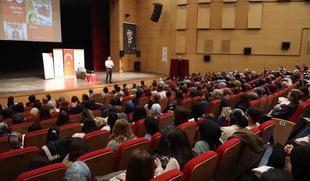 Mesleki tecrübelerini aday öğretmenlerle paylaştı