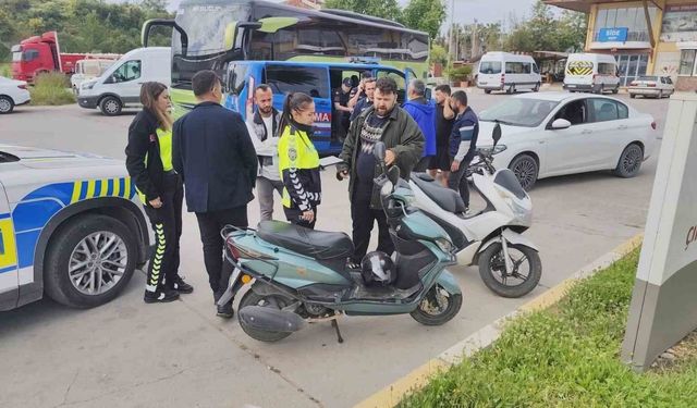 Motorlu bisiklet, motosiklete arkadan çarptı: 2 sürücü yaralandı