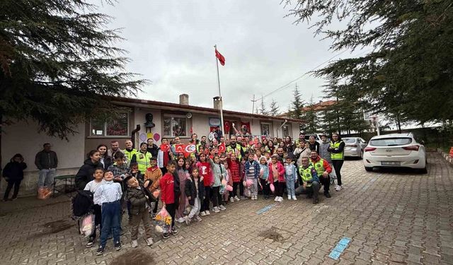 Motosiklet tutkunları çocukları unutmadı