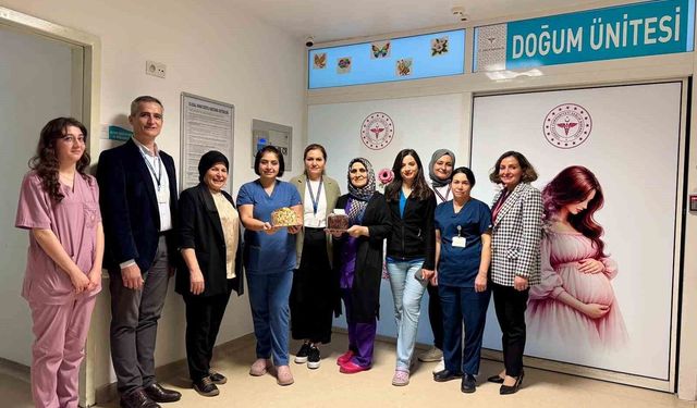 Muğla Eğitim ve Araştırma Hastanesi'nde ebeler unutulmadı