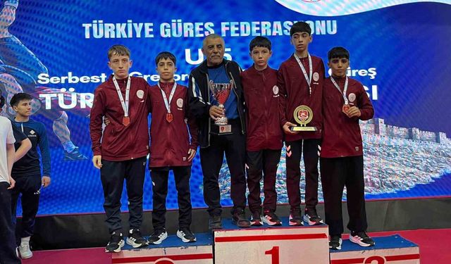 Muğla'lı U15 grekoromen güreş takımı Türkiye ikincisi oldu