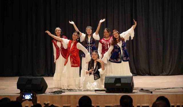 Niğde'deki Nevruz etkinliklerinde Türk dünyası ezgileri sahnelendi