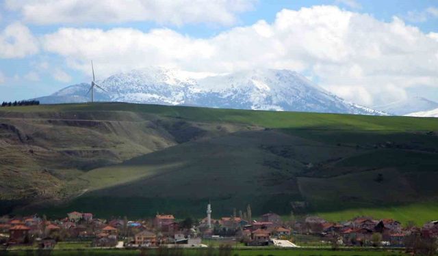 Nisan sürprizi: Amasya'nın zirveleri beyaza büründü