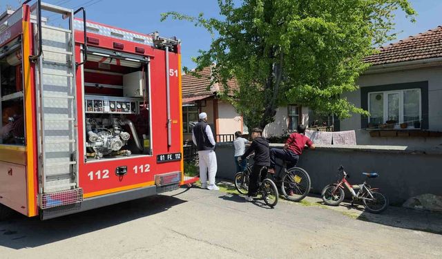 Ocakta unutulan çaydanlık yandı