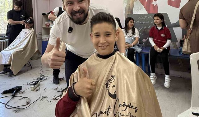 Öğrencilerin yüzü gülsün diye iş yerinin kapısına kilit vurdu