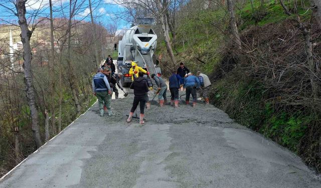 Ordu'da beton yol çalışmaları devam ediyor