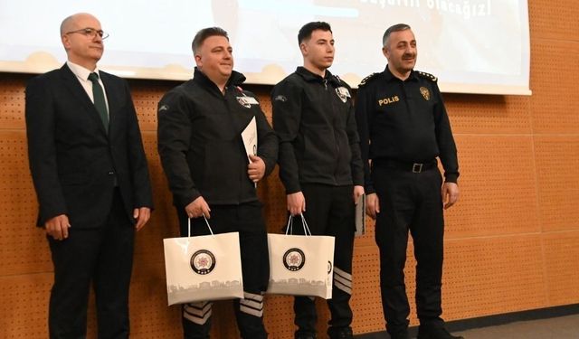 Otogarda uyuşturucu sevkiyatını engelleyen güvenlik personeline plaket