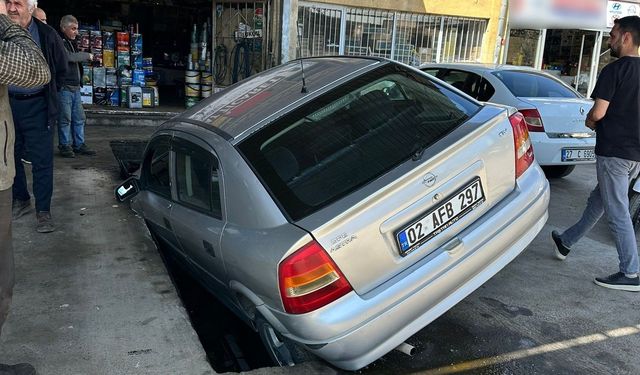 Otomobil bakım kanalına düştü