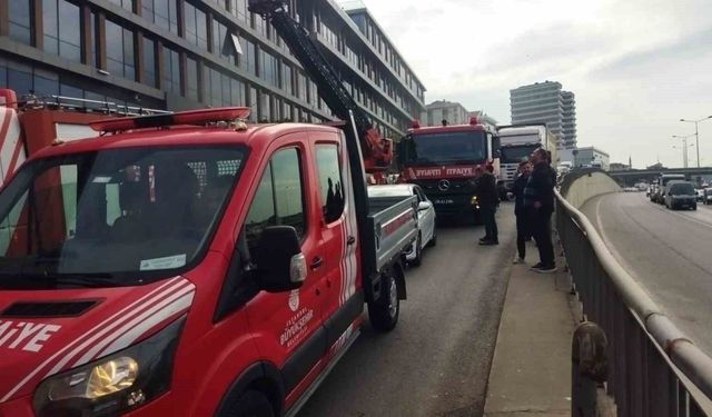 Pendik'te plaza yangını: Dumandan etkilenen vatandaşlar kurtarıldı
