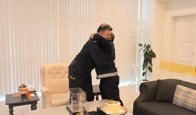 Polis olma hayali kuran gencin özel günü Emniyet'te kutlandı