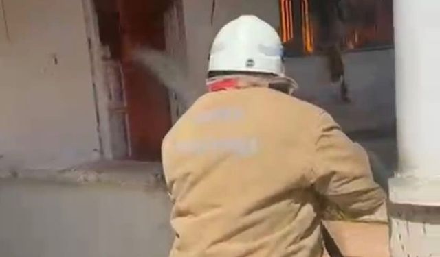 Reyhanlı'da müstakil ev alevlere teslim oldu