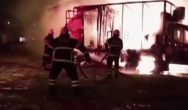 Sağlık ocağı ve kanser tarama aracı yandı