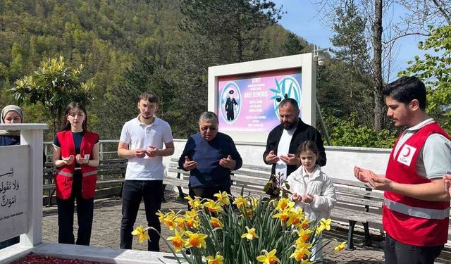 Şehit Jandarma Uzman Arif Demirel, kabri başında anıldı