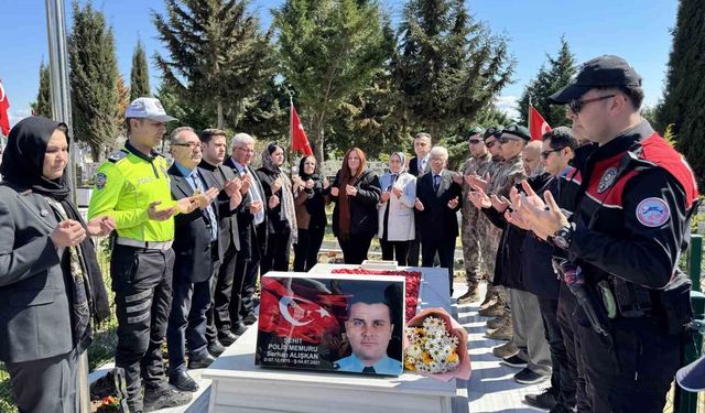 Şehit polis memurları dualarla anıldı