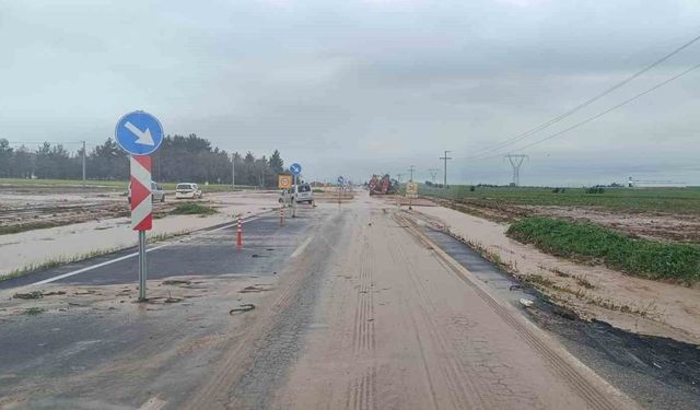 Siirt-Batman karayolunda taşkın nedeni ile ulaşım sağlanamıyor
