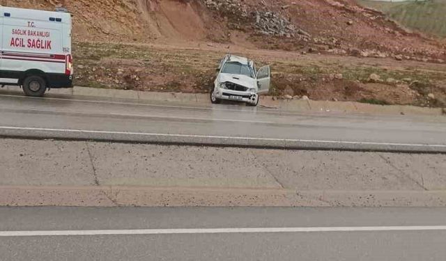 Siirt'te araç takla attı: 2 yaralı