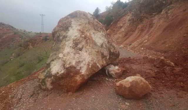 Siirt'te sel ve heyelanlar nedeniyle kapalı olan 70 köy yolu ulaşıma açıldı