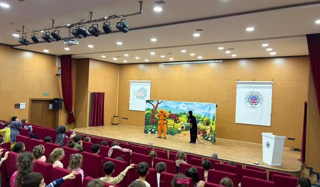 Simav'da 4-6 yaş Kur'an kursu öğrencileri tiyatroyla buluştu