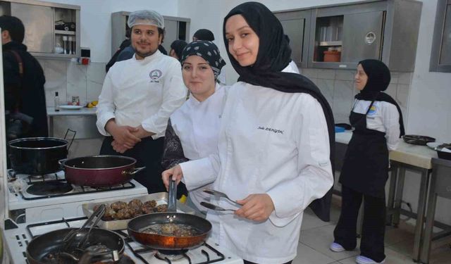 Sinop'ta üniversite öğrencilerinden 'hamsi köftesi' yarışması