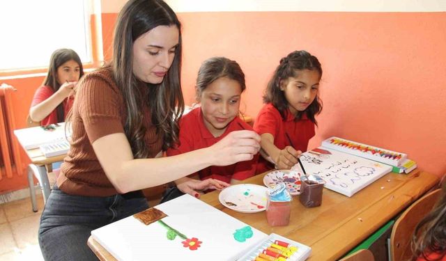 Şırnak'ta çocukların dilekleri 106 balonla gökyüzüne taşındı