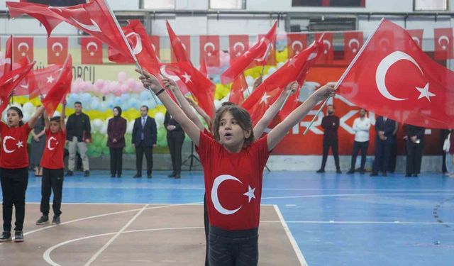 Şırnak'ta öğrencilerden renkli 23 Nisan kutlaması