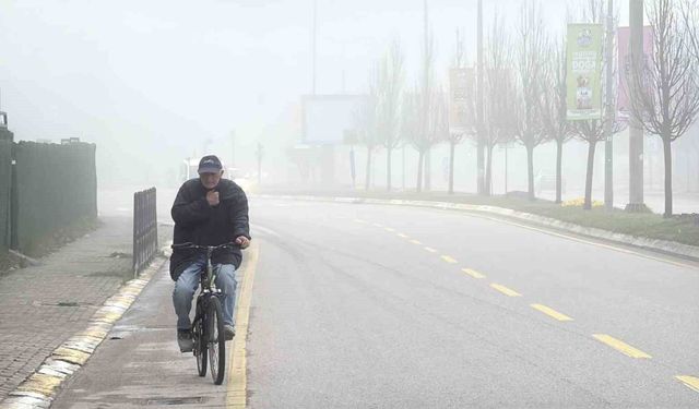 Sis şehri etkisi altına aldı, görüş mesafesi 10 metreye kadar düştü