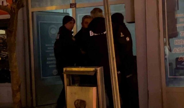 Sokak ortasında karısıyla kavga eden alkollü şahıs gözaltına alındı