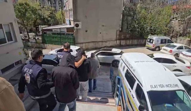 Sosyal medya üzerinden fuhuşa aracılık yapan 5 şüpheli yakalandı