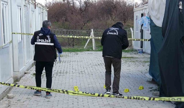 Tartıştığı dini nikahlı eşi ile bacanağına kurşun yağdırdı