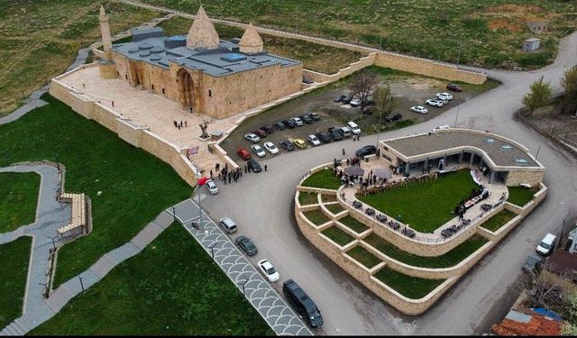 'Taştaki gizem, ruhtaki huzur' 8 asırlık camide anlamlı etkinliğe ev sahipliği yaptı