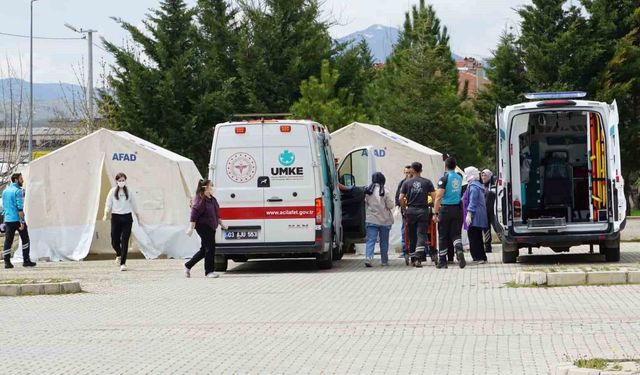 Tatbikat için canlı canlı tabuta girdi