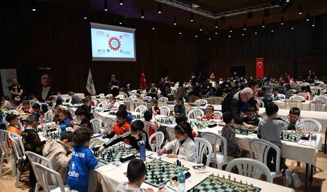 Tekirdağ'da hamleler 23 Nisan için yapıldı, satranç turnuvasında şampiyonlar belirlendi