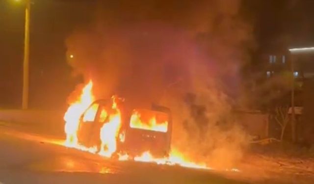 Tekirdağ'da korkutan yangın: Seyir halindeki araç alev topuna döndü