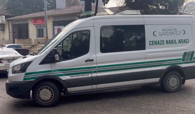 Ticari taksinin çarptığı genç kız hayatını kaybetti: Feci kaza kamerada