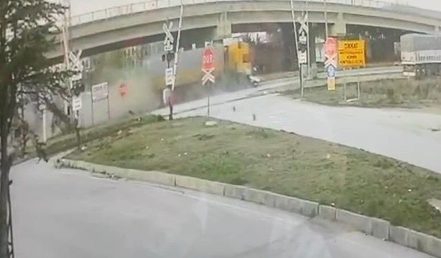 Tır otomobile çarptı: 1 ölü