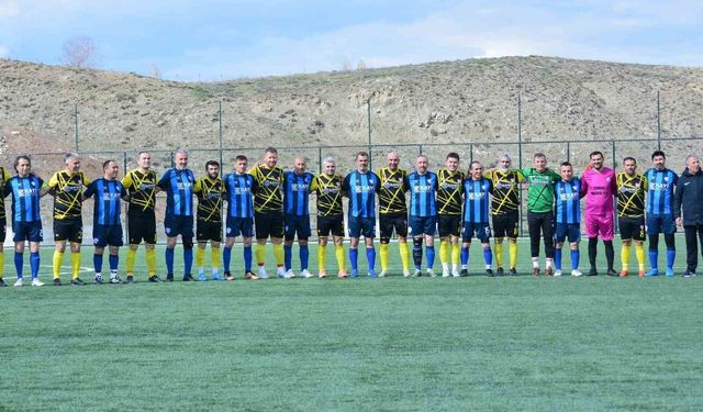 TMVFL Batı Karadeniz Beyaz Bölge'de kupanın sahibi Kastamonu Şerife Bacı Masterlar oldu