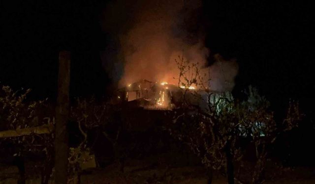 Tokat'ta çıkan yangında ev kullanılamaz hale geldi