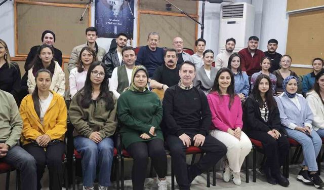 TRT Erzurum Radyosu'nda ustalar ile gençler buluştu