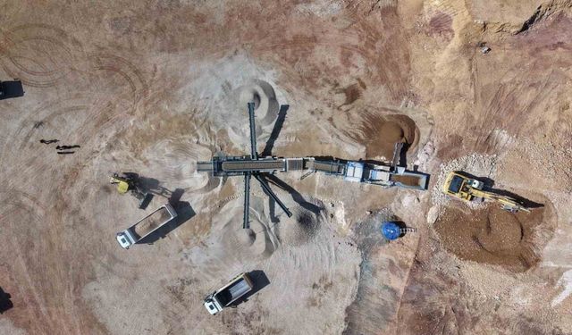 Tunceli'de 120 kilometrelik sıcak asfalt hedefi için dev tesis kuruldu