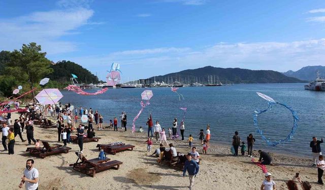 Uçurtmalar gökyüzünü, çocuklar da Burunucu'nu renklendirdi