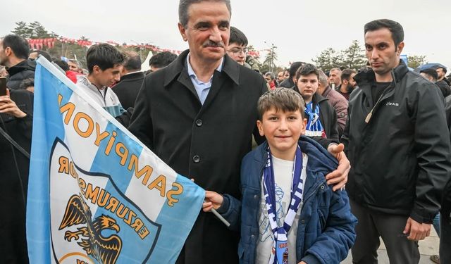 Vali Aydın Baruş kutlama coşkusuna katıldı