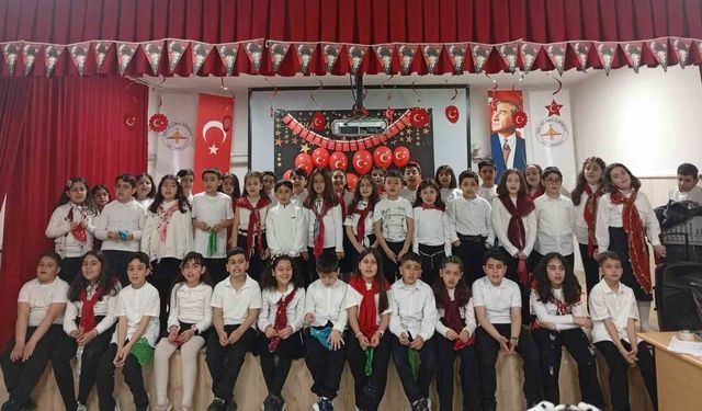 Vanlı miniklerden yürekleri ısıtan etkinlik: Konser gelirini Mehmetçik Vakfı'na bağışladılar