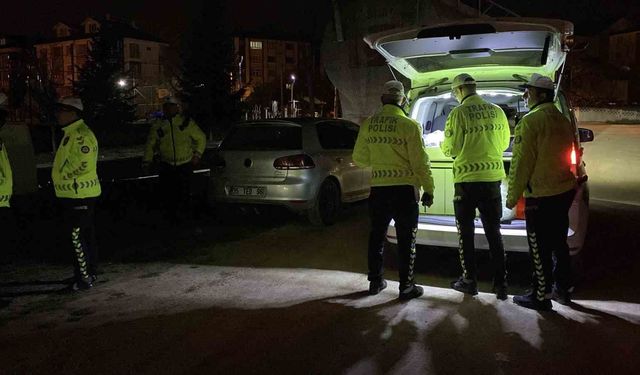 Vatandaşların ihbarı üzerine yakalandı: Abartı egzozlu araç trafikten menedildi