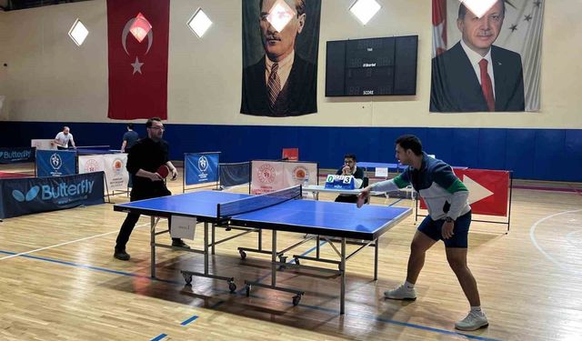 Vezirköprü'de sağlık çalışanları masa tenisi turnuvası